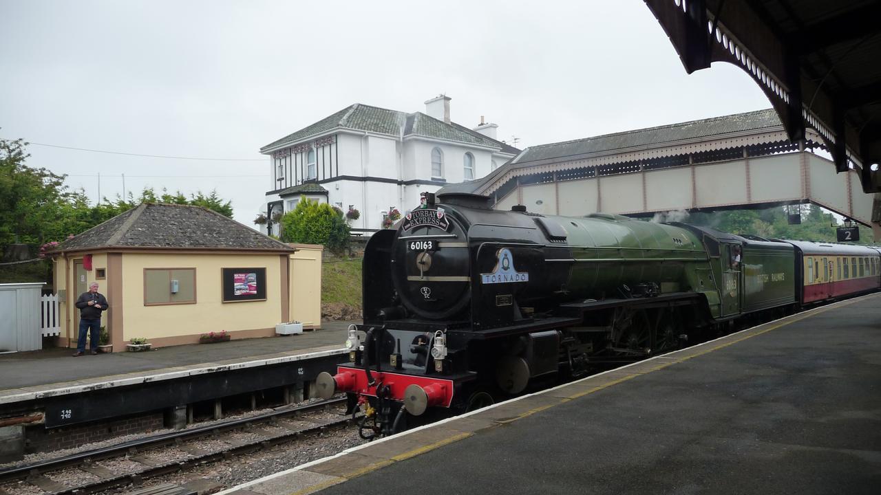 The Station Guest House Galmpton Buitenkant foto
